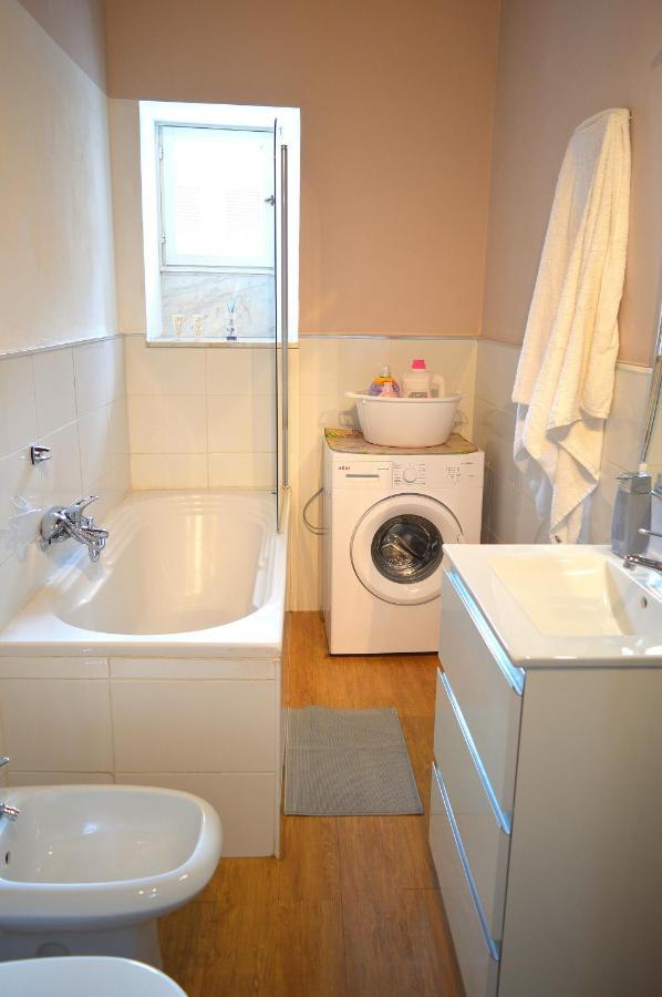 Appartement Domus Cavour à Civitavecchia Extérieur photo