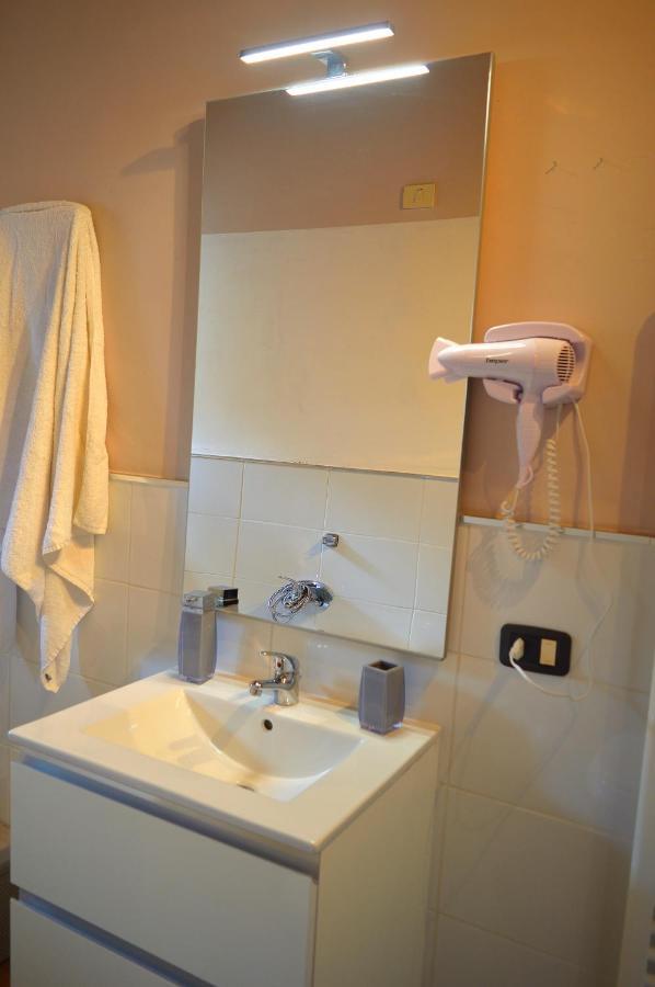 Appartement Domus Cavour à Civitavecchia Extérieur photo
